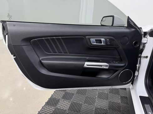 Used 2018 Ford Mustang Premium image 11