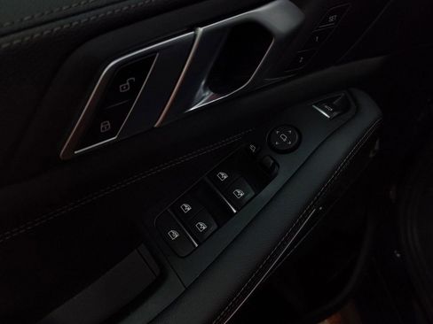 Used 2021 BMW X5 xDrive40i w/ M Sport Package image 12