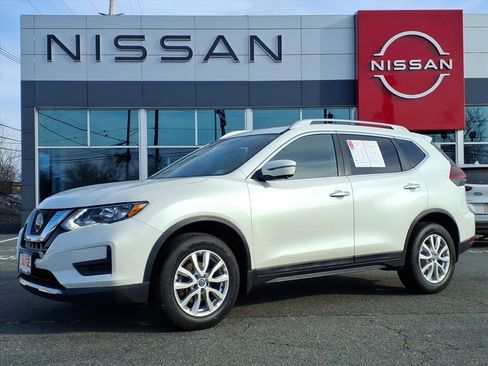 Used 2018 Nissan Rogue SV w/ Sun & Sound Touring Package AWD/4WD image 27