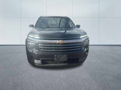 Used 2025 Chevrolet Traverse LT
