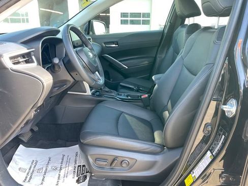 Used 2025 Toyota Corolla Cross XLE w/ Convenience Package AWD/4WD image 33