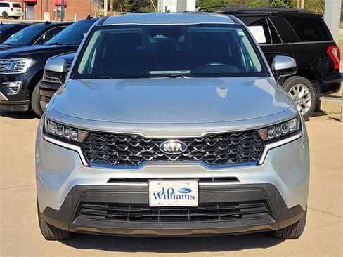 Used 2021 Kia Sorento LX image 2