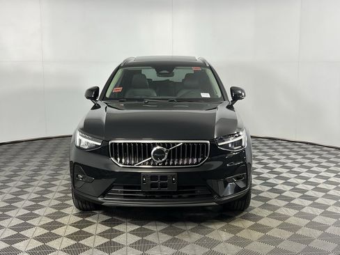 Used 2025 Volvo XC40 B5 Plus image 11