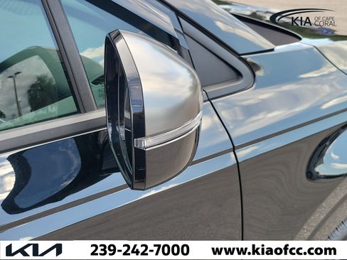 Certified 2025 Kia Carnival SX Prestige FWD image 8
