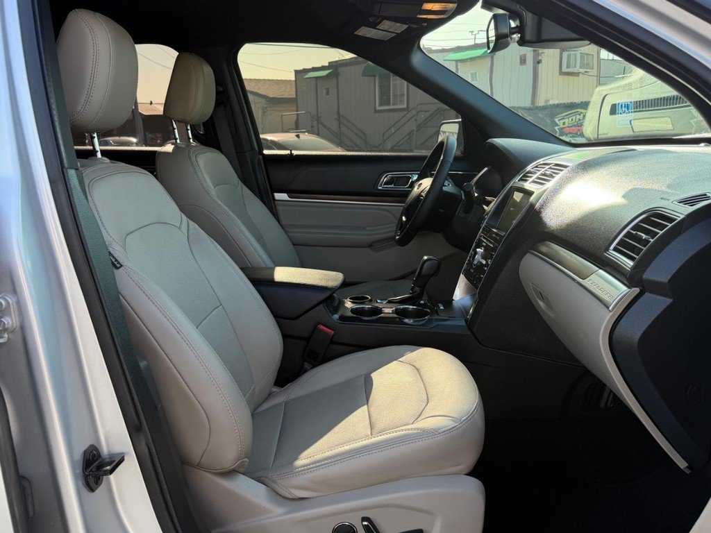 Used 2018 Ford Explorer Limited w/ Ford Safe & Smart Package FWD image 21