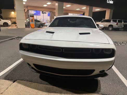 Used 2016 Dodge Challenger SXT Plus image 2