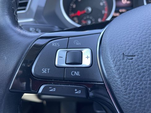 Used 2018 Volkswagen Tiguan SE w/ Panoramic Sunroof Package image 36