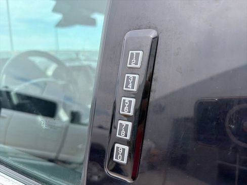 Used 2017 Ford F150 Platinum w/ Equipment Group 701A Luxury AWD/4WD image 10