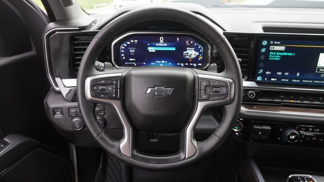 Used 2026 Chevrolet Silverado 1500 LT Trail Boss w/ LPO, Dark Essentials Package AWD/4WD image 27