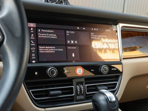 Certified 2023 Porsche Macan image 24