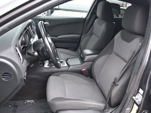 Used 2018 Dodge Charger SXT w/ Blacktop Package RWD image 12