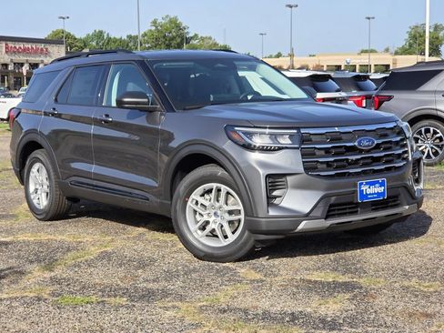 New 2026 Ford Explorer Active RWD image 2