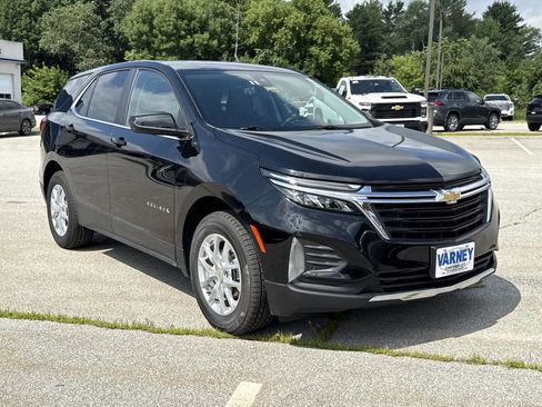 Used 2024 Chevrolet Equinox LT image 3