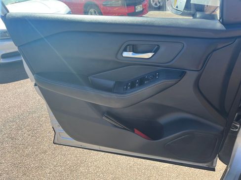 Used 2024 Nissan Rogue SV image 18