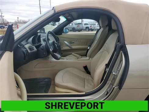 Used 2005 BMW Z4 2.5i image 8