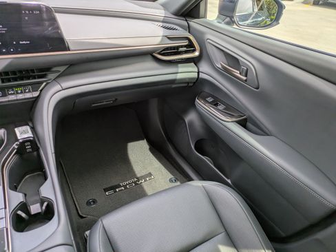 Used 2025 Toyota Crown Signia AWD/4WD image 16