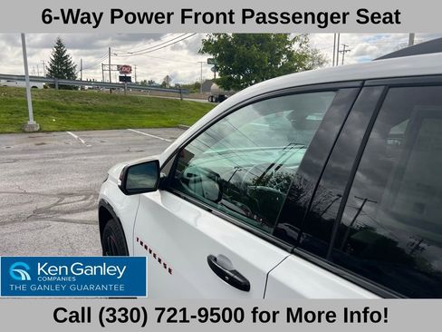 Used 2023 Chevrolet Traverse Premier w/ Redline Edition AWD/4WD image 24