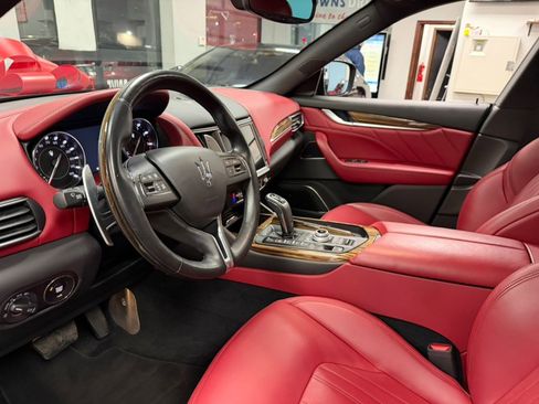 Used 2022 Maserati Levante GT AWD/4WD image 28