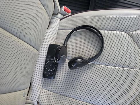 Used 2017 Chrysler Pacifica Limited w/ UConnect Theater Package image 51