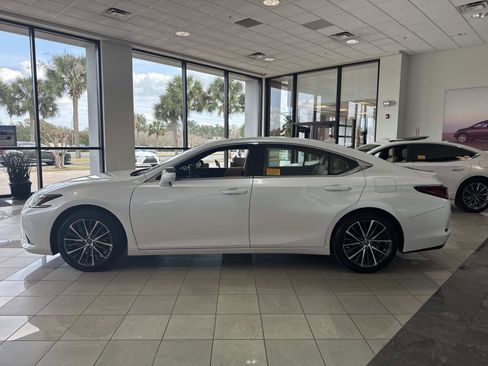 Certified 2025 Lexus ES 350 w/ Premium Package image 6