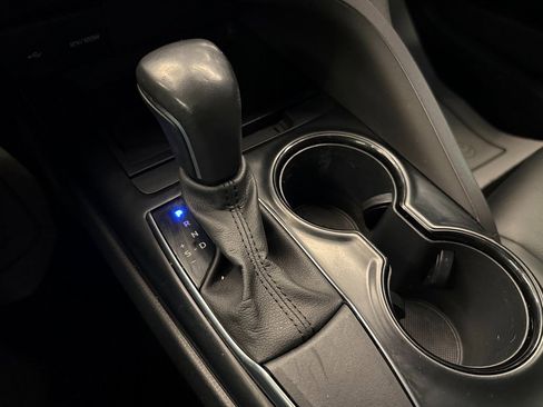 Used 2020 Toyota Camry SE w/ Convenience Package image 15