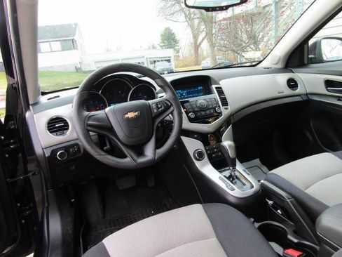 Used 2016 Chevrolet Cruze LS image 36