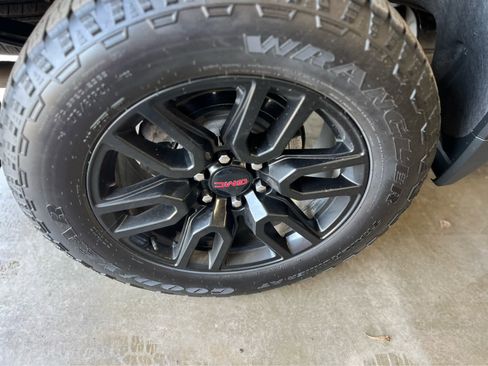 Used 2023 GMC Sierra 1500 Elevation image 11