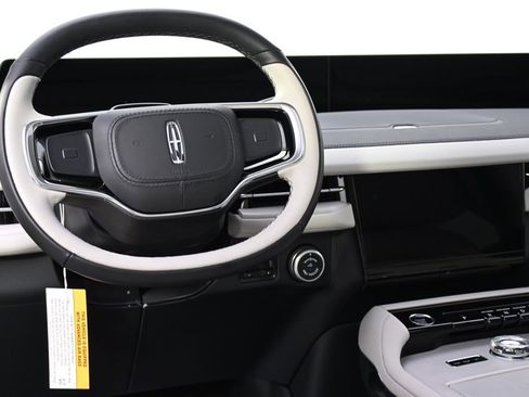 New 2026 Lincoln Navigator Reserve AWD/4WD image 12