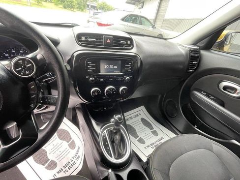 Used 2016 Kia Soul + FWD image 17