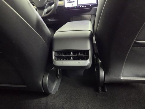 Used 2023 Tesla Model 3 Standard Range image 29