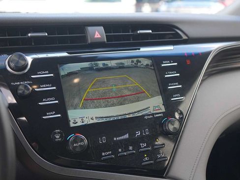 Used 2020 Toyota Camry XLE FWD image 24