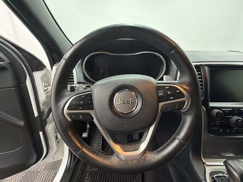 Used 2017 Jeep Grand Cherokee Altitude RWD image 11