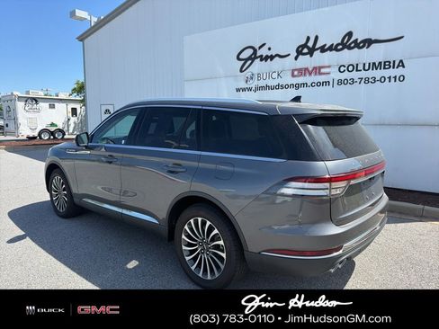Used 2023 Lincoln Aviator AWD w/ Premium Package image 3