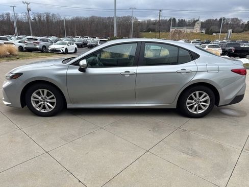 Used 2025 Toyota Camry LE image 4