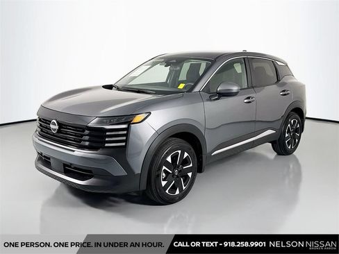 Certified 2025 Nissan Kicks SV AWD/4WD image 1
