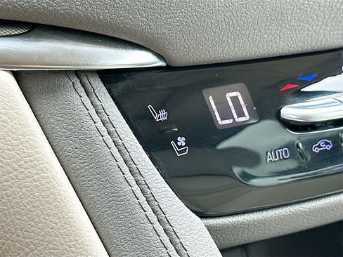 Used 2022 Cadillac XT5 Premium Luxury w/ Technology Package image 21