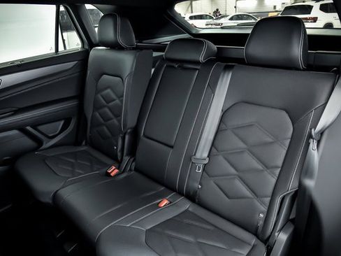 Certified 2025 Volkswagen Atlas Cross Sport SE image 11