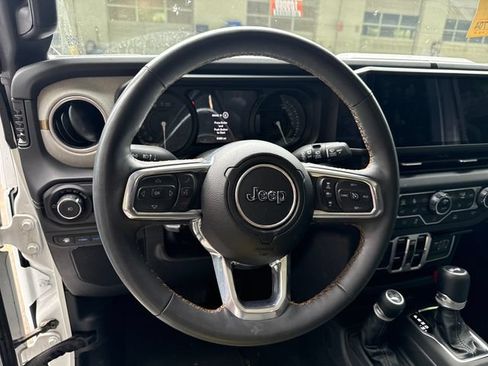Used 2024 Jeep Wrangler Unlimited Sahara AWD/4WD image 18