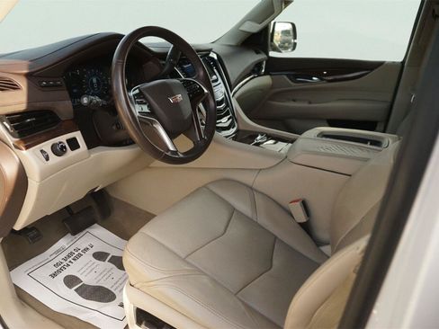 Used 2017 Cadillac Escalade Luxury RWD image 8