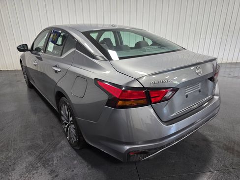 Used 2023 Nissan Altima 2.5 SV w/ SV Premium Package AWD/4WD image 3