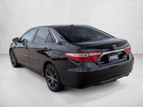 Used 2017 Toyota Camry XSE w/ Moonroof Package FWD image 8