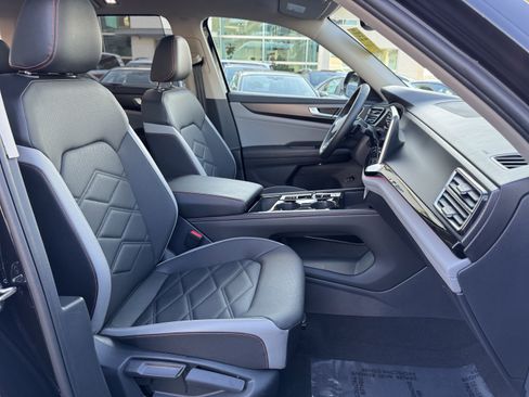 Certified 2025 Volkswagen Atlas Peak Edition SE image 39