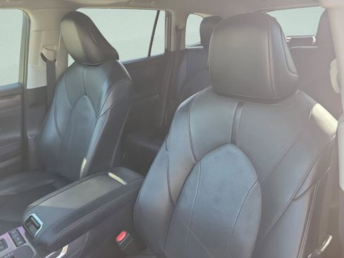 Used 2022 Toyota Highlander Limited image 16