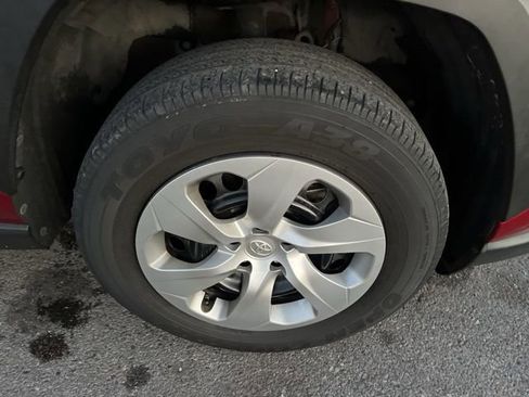 Used 2021 Toyota RAV4 LE image 20