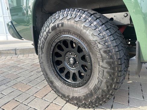 Used 2023 Nissan Frontier SV w/ SV Premium Package image 13