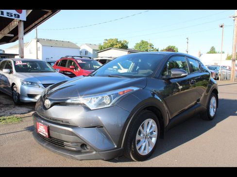Used 2018 Toyota C-HR XLE FWD image 1