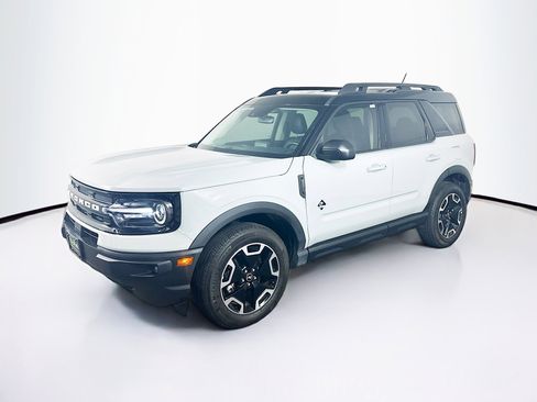 Used 2024 Ford Bronco Sport Outer Banks w/ Tech Package image 3