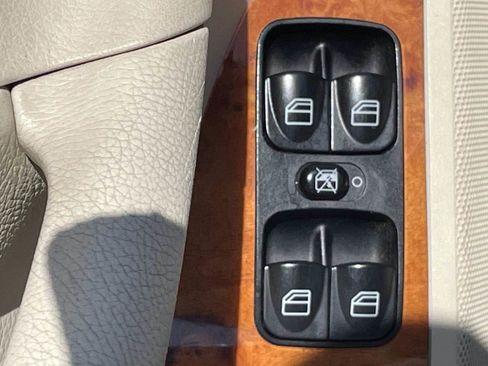 Used 2005 Mercedes-Benz CLK 320 Coupe image 14