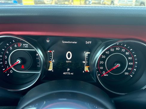 Used 2022 Jeep Gladiator Rubicon w/ LED Lighting Group AWD/4WD image 16