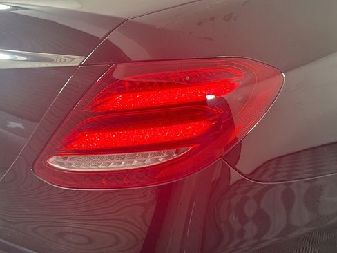 Used 2018 Mercedes-Benz E 300 image 34